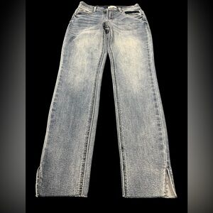 Kenzie Ultimate High Rise Skinny Jean Size 2/26 Raw‎ Hem Medium Wash